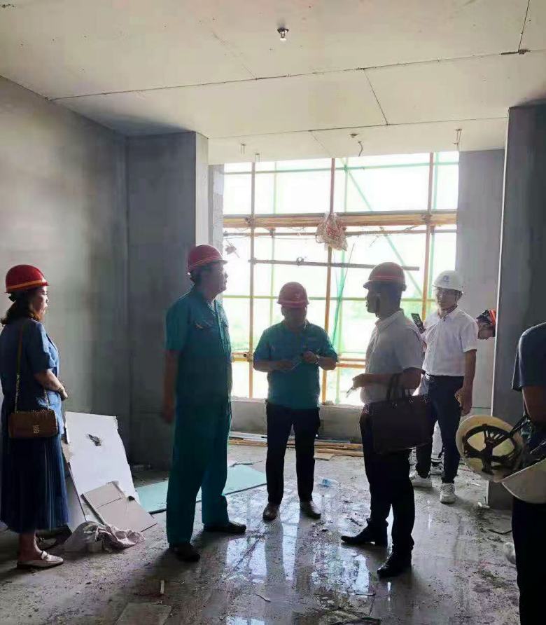 西安博菲克家具廠楊總與柳林酒店采購(gòu)洽談.jpg