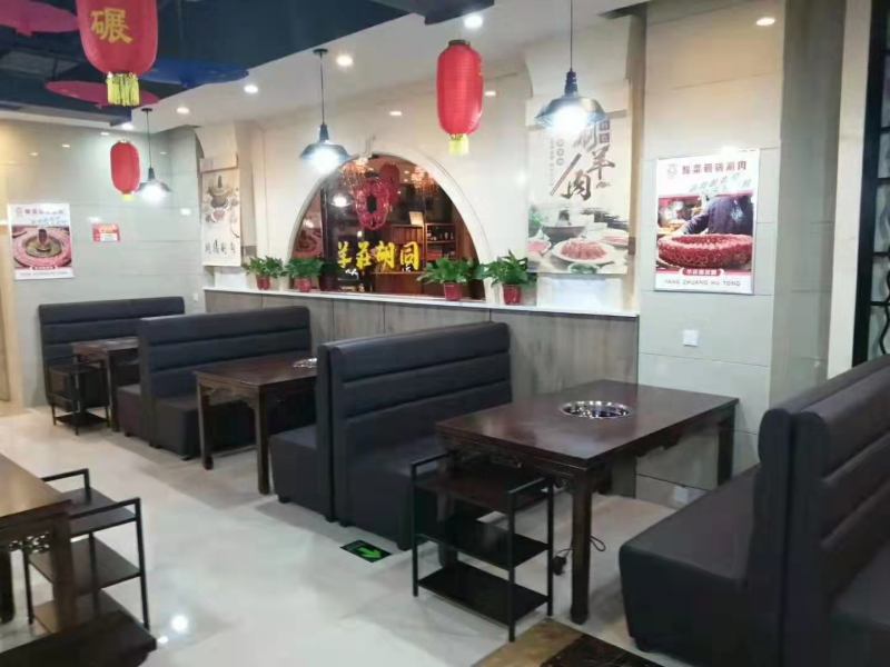 西安火鍋?zhàn)缽S家安裝沙發(fā)卡座.jpg